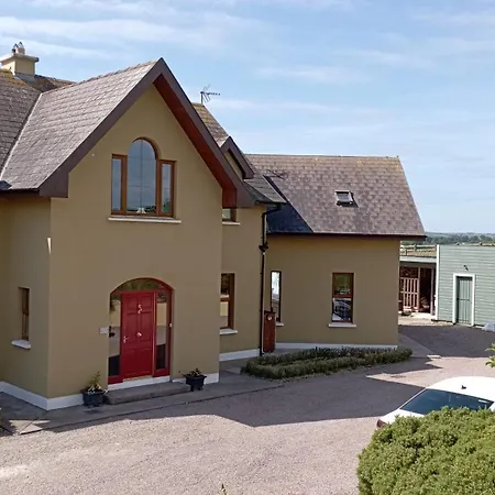 Lighthouse View * Garryvoe