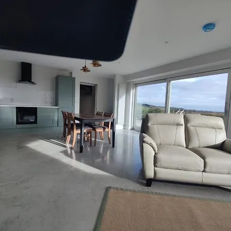 Lighthouse View * Garryvoe