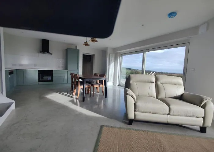 Lighthouse View * Garryvoe